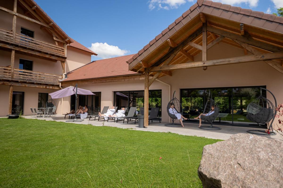 Jardin de l'établissement Logis Hôtel Le Régal & Spa