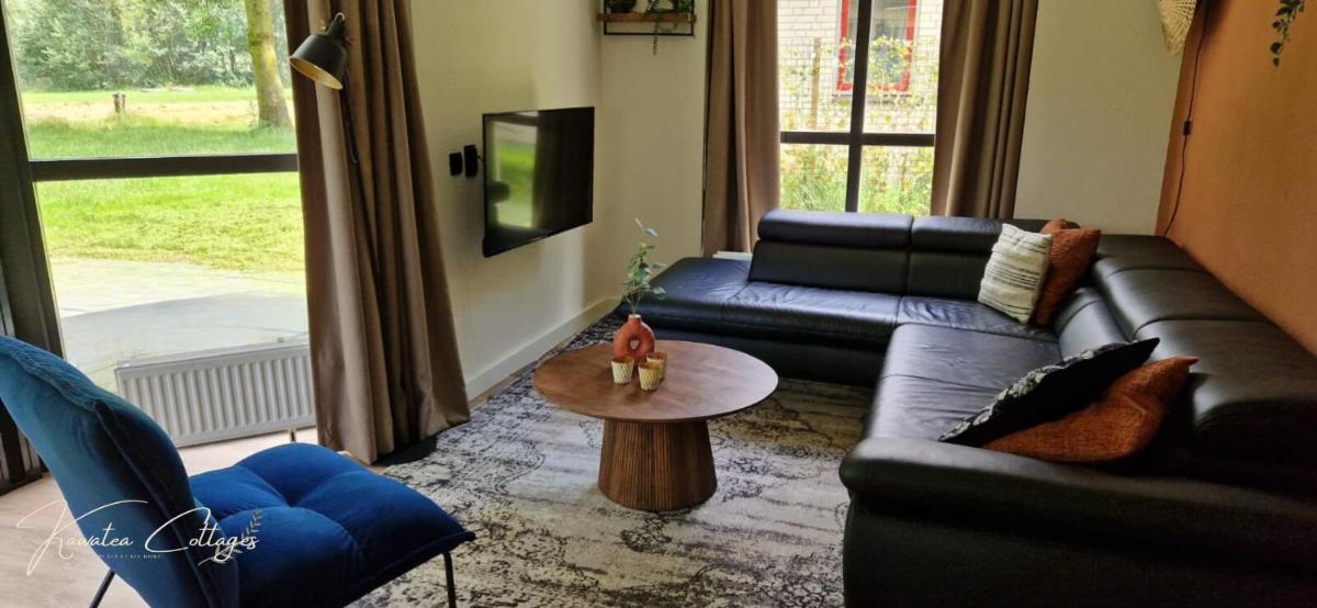 Ruim vakantiehuis aan meer bij Nijmegen Gelderland - Housity