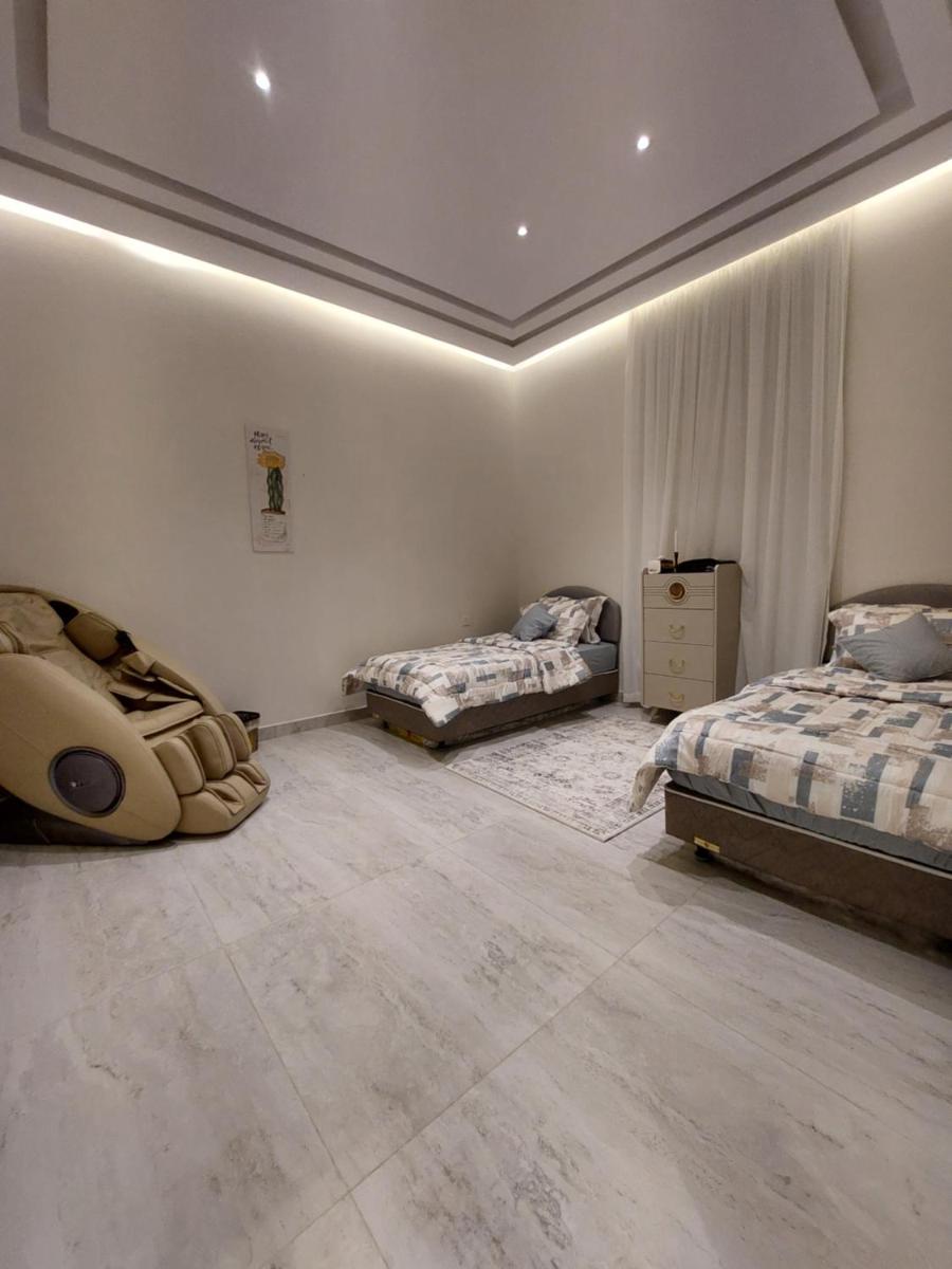 شقه فاخره من غرفتين وصاله ودورتين مياه ومطبخ - Housity