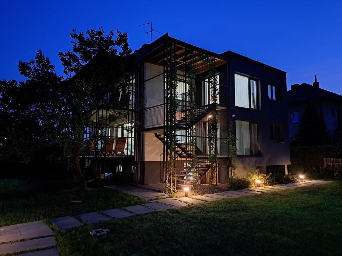 Vila Věkoše - apartmán s terasou a zahradou - Housity