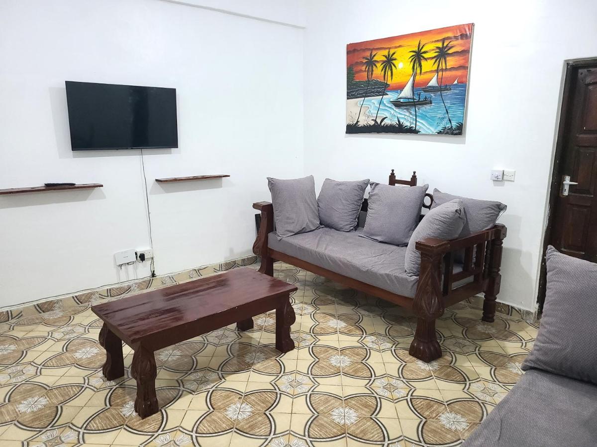 Delicious House, Watamu, 2-bedroom with secure compound free parking and wifi - Housity