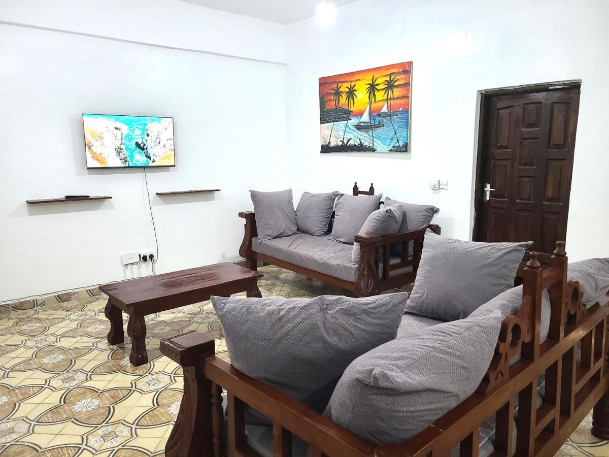 Delicious House, Watamu, 2-bedroom with secure compound free parking and wifi - Housity