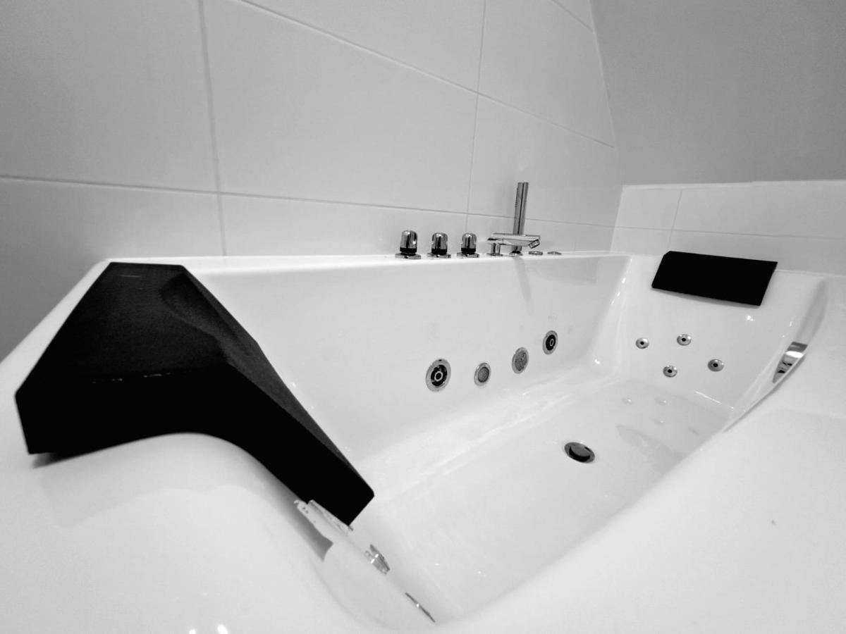 Garden House Jacuzzi - Hizvo
