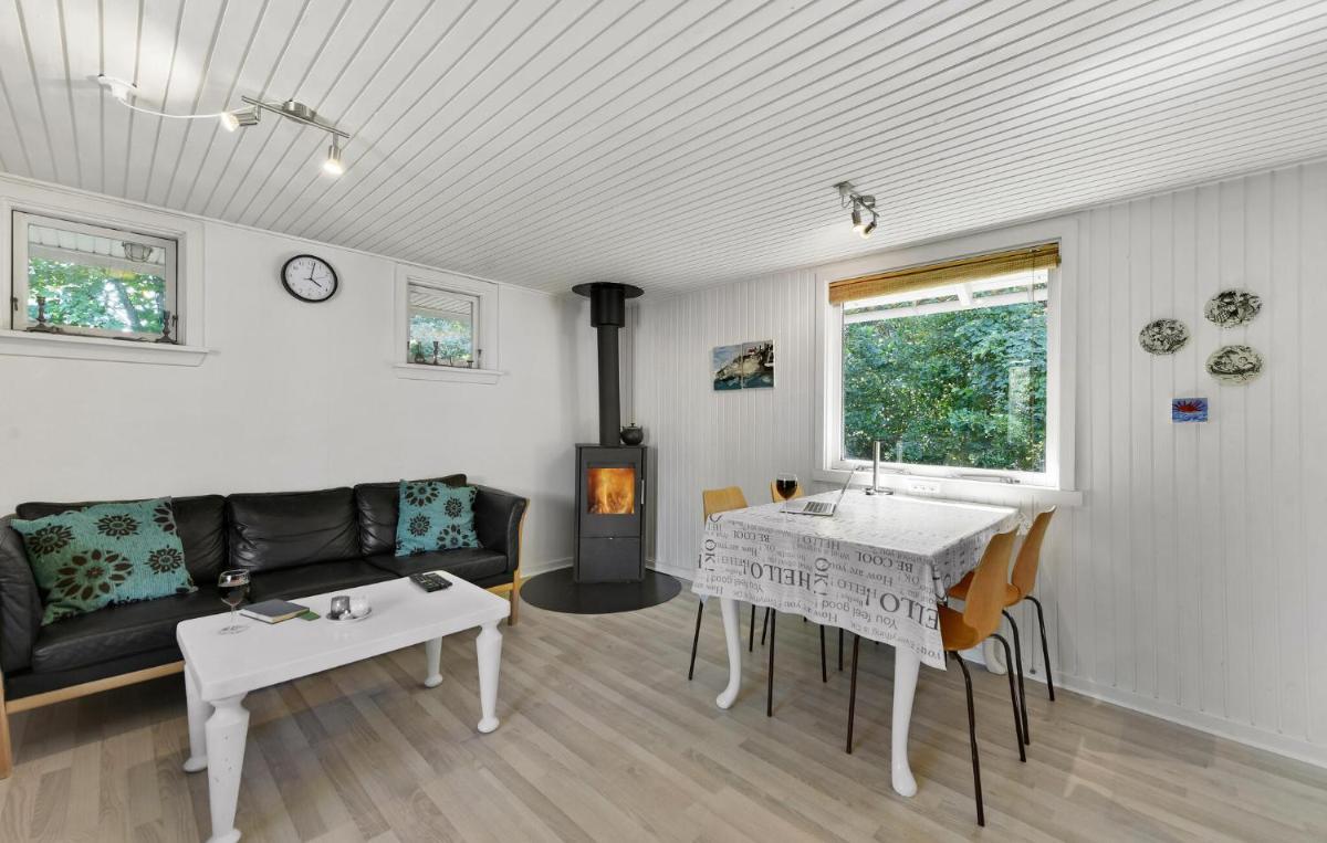 Two-Bedroom Holiday Home In Ulfborg - Housity