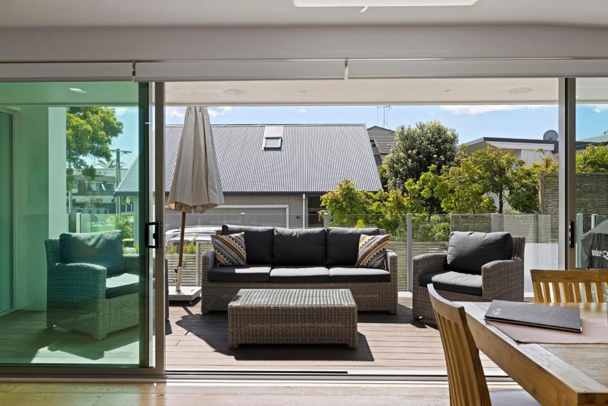 Modern, Spacious Home on Popular Muricata Av - Enjoy Beach, Surf & Sun - Housity