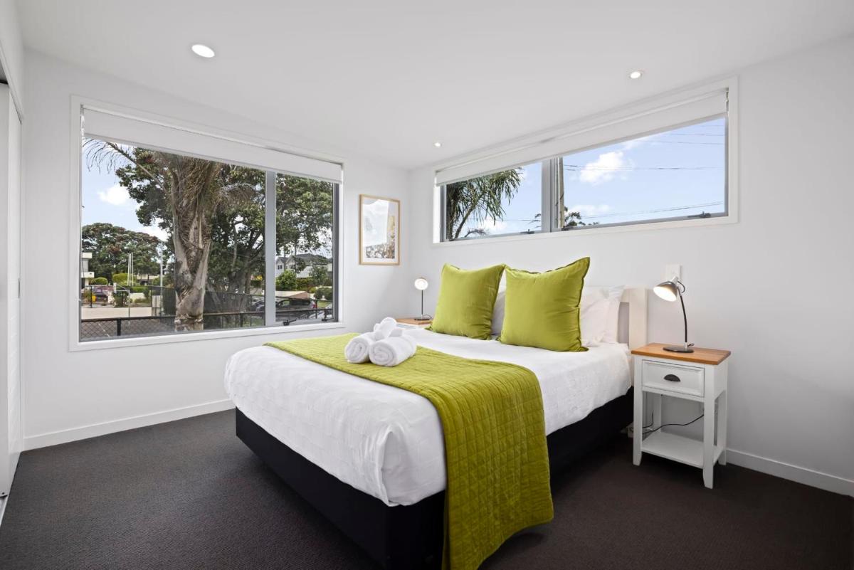 Modern, Spacious Home on Popular Muricata Av - Enjoy Beach, Surf & Sun - Housity