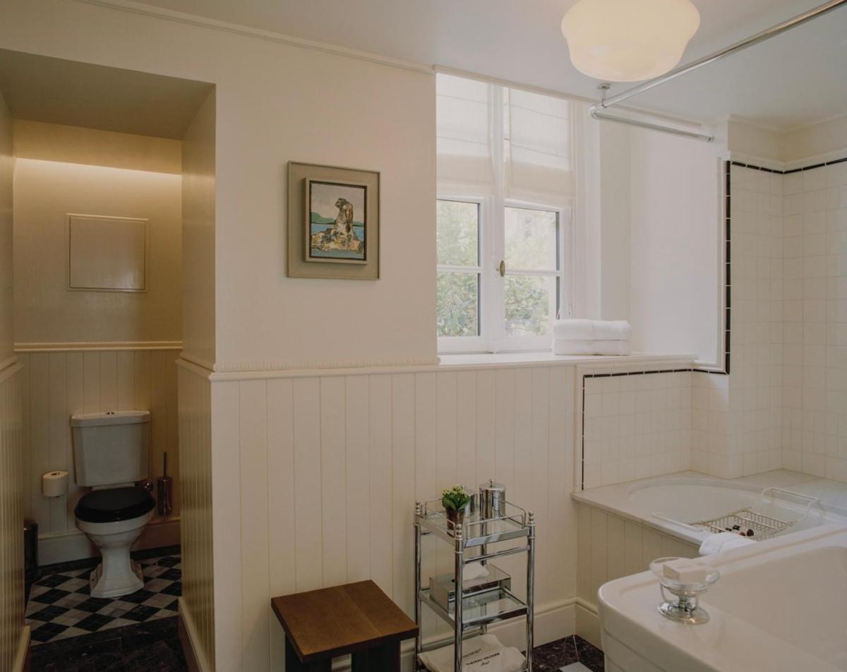 Salle de bains dans l'établissement Château Voltaire