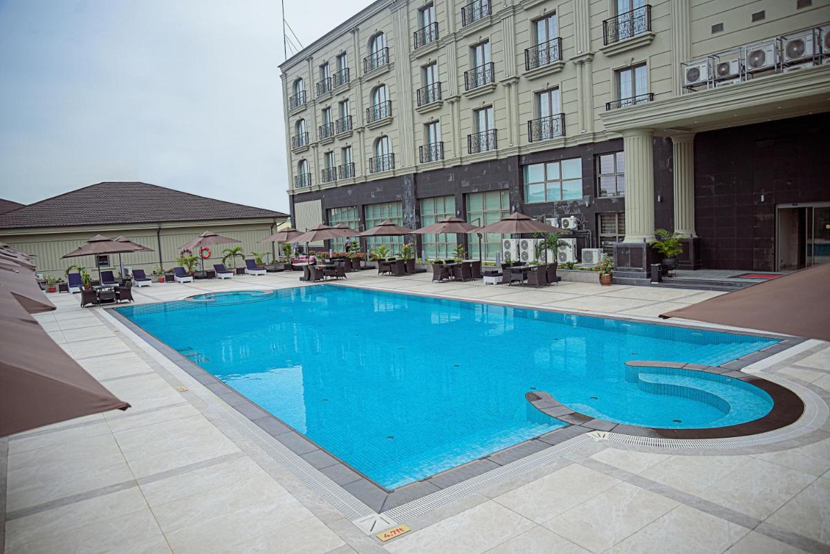 Suitetrails - J's Signature Hotel