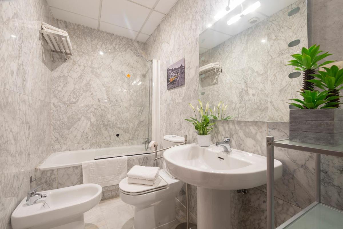 APARTAMENTO CENTRO NUEVA DE LA VIRGEN 2+free parking - Housity