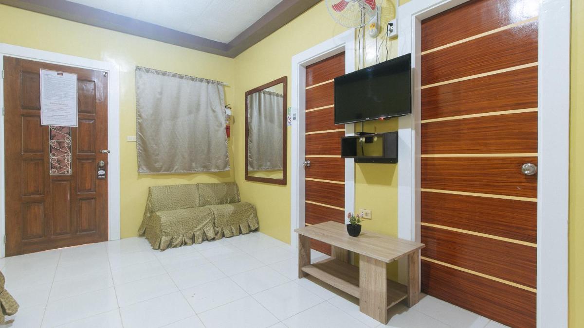 Oyo 702 Queens Hometel - Housity