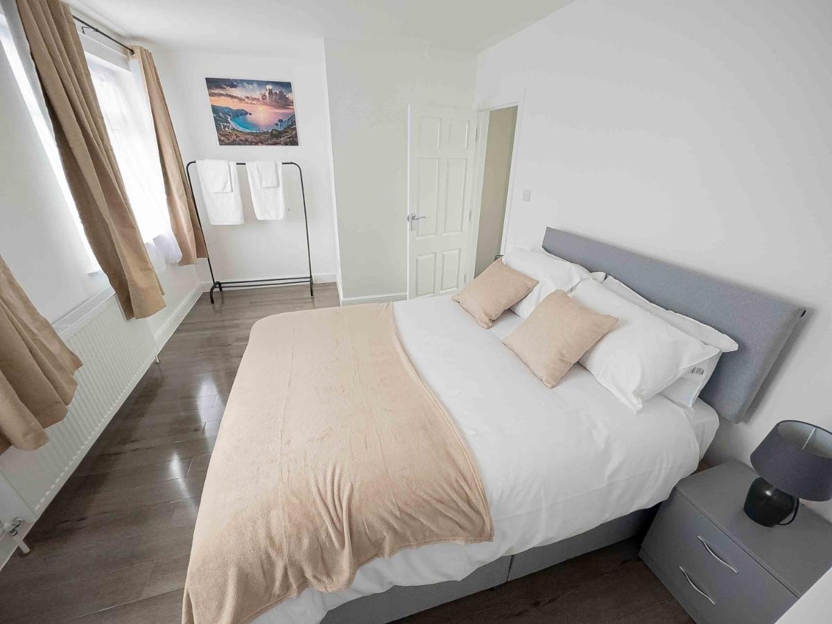 Suitetrails - Beautiful 3 Bedrooms House with Parking