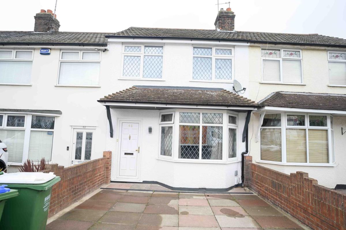 Suitetrails - Beautiful 3 Bedrooms House with Parking