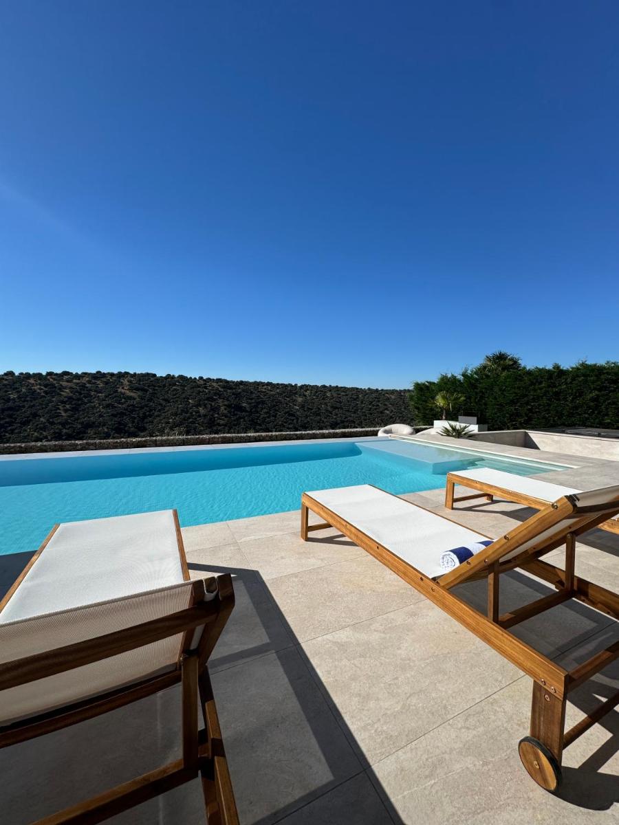 Villa exclusiva con piscina infinity y jacuzzi! - Housity