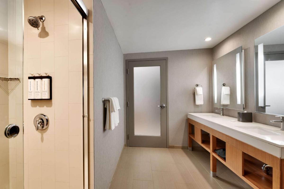 Hyatt Place at Anaheim Resort / Convention Center - Housity