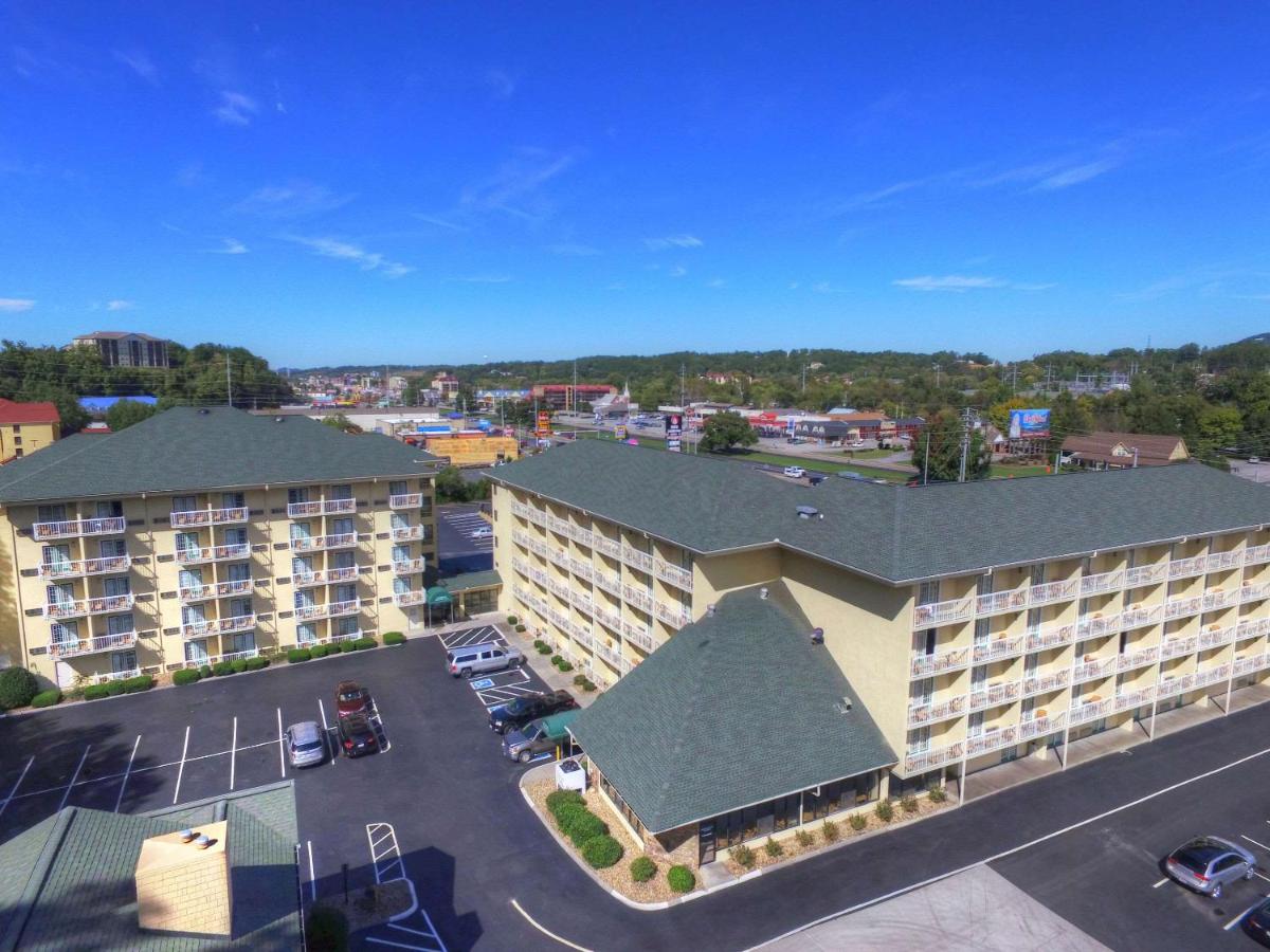 Comfort Inn & Suites at Dollywood Lane - Housity
