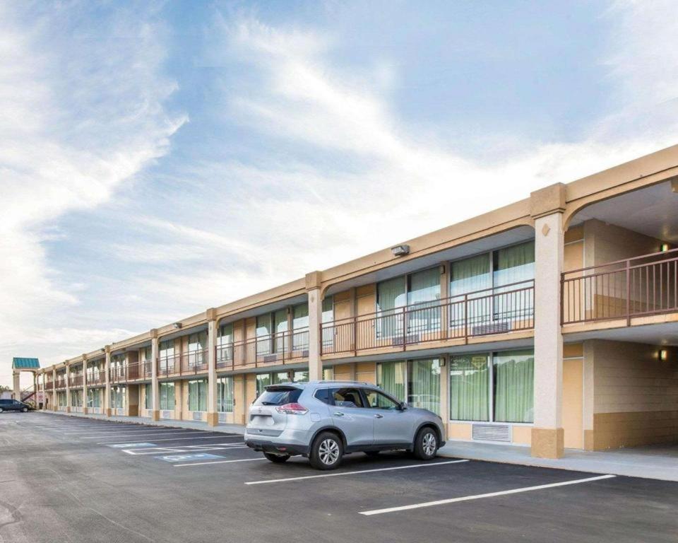 Suitetrails - Econo Lodge