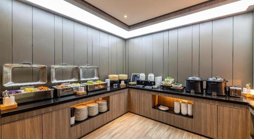 Hanting Hotel Kuitun Sanyang Plaza - Housity