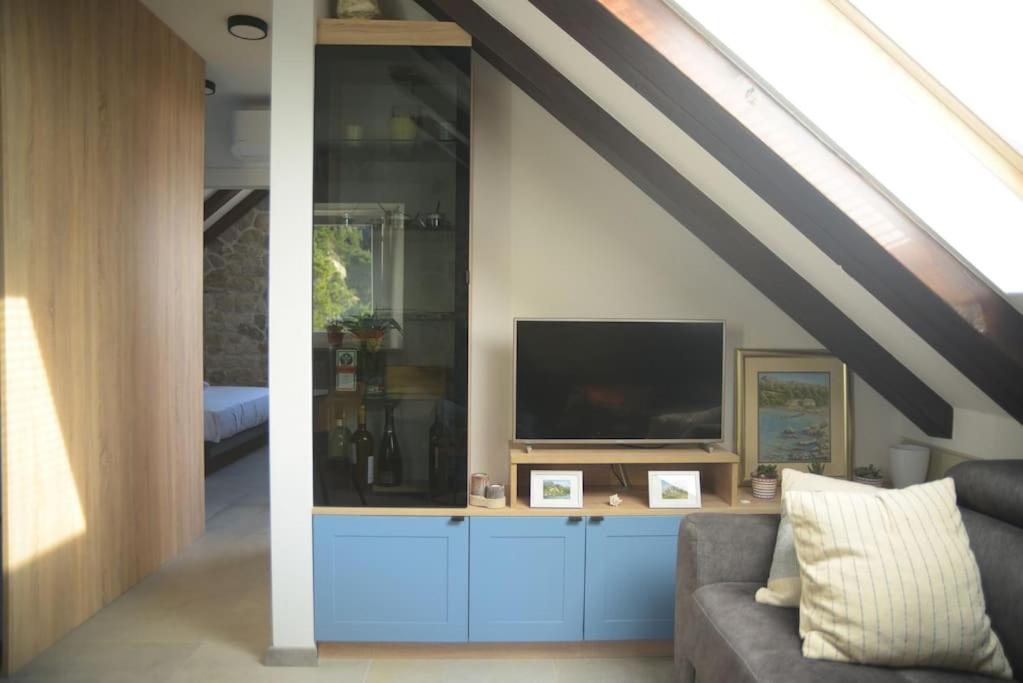 Beachouse Dalmatia in secluded bay, Croatias best - Housity