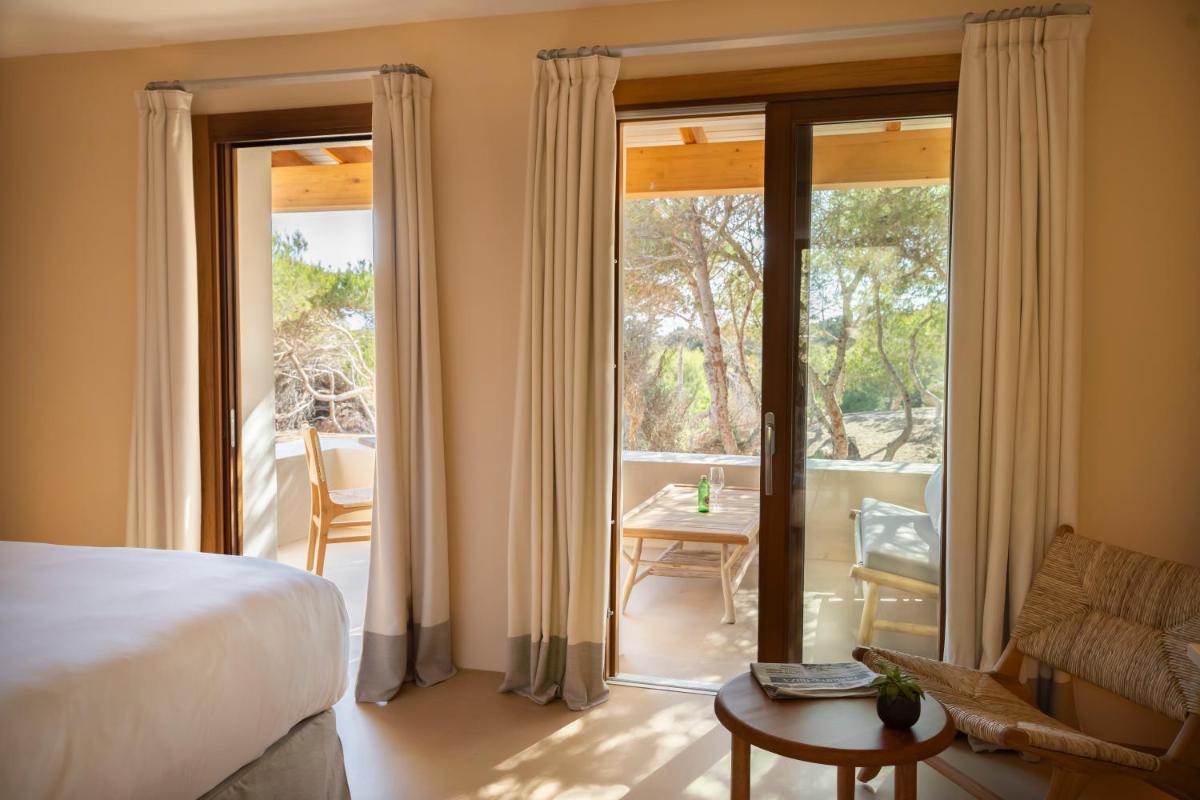 Cama o camas de una habitación en Dunas de Formentera, a Small Luxury Hotel of the World