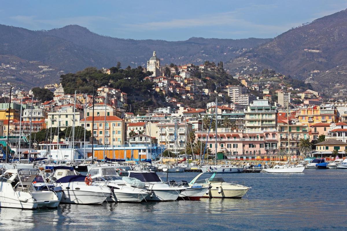 Sakura Inn Sanremo - Housity
