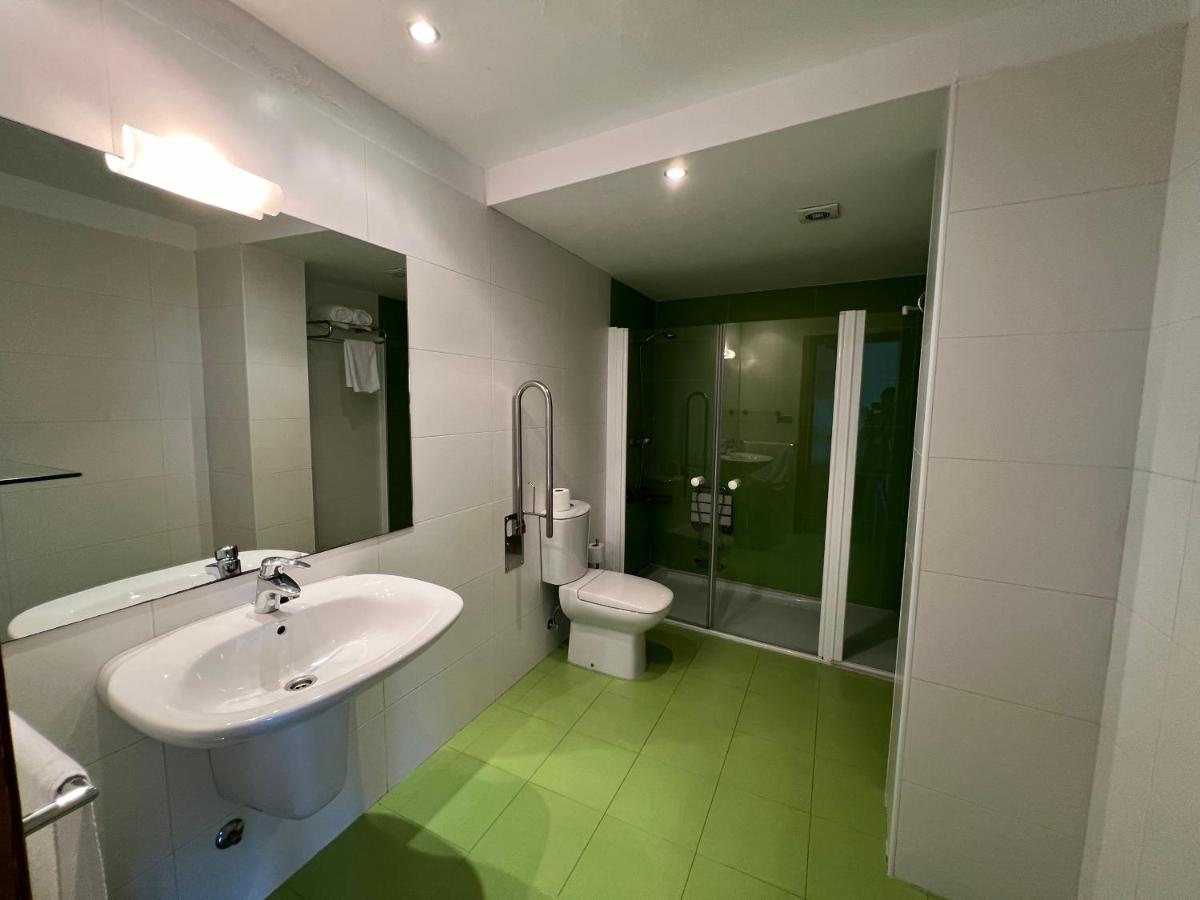 Un baño de Porto Cabana by Miramar Stays