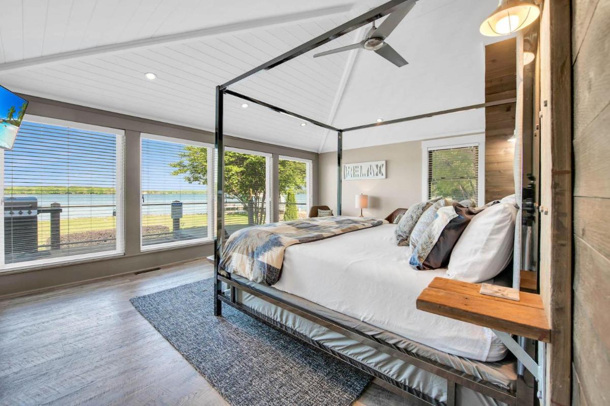 Lake Norman Breakaway - Housity