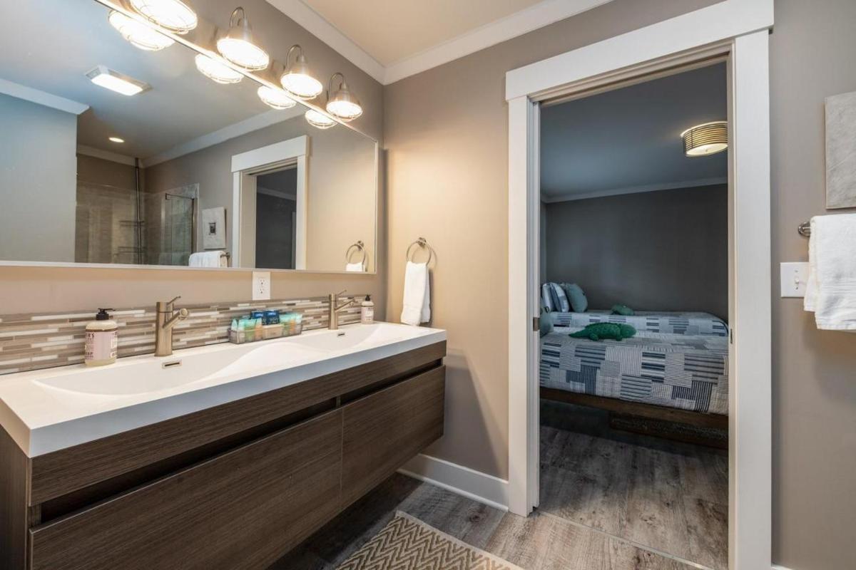 Lake Norman Breakaway - Housity