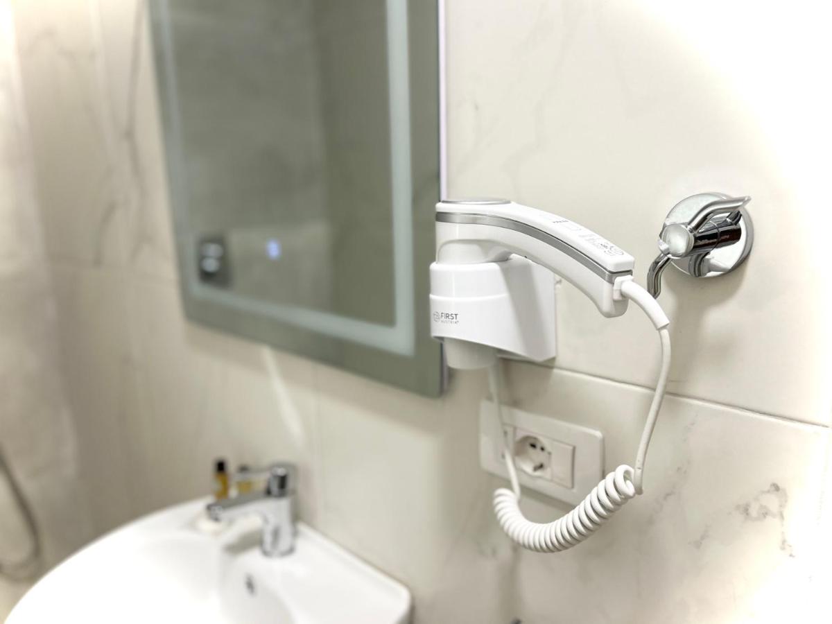 Tirana Square Hotel - Hizvo