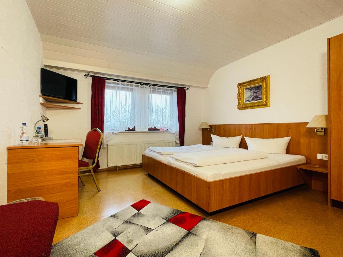 Hotel-Restaurant Zum Dorfkrug - Housity