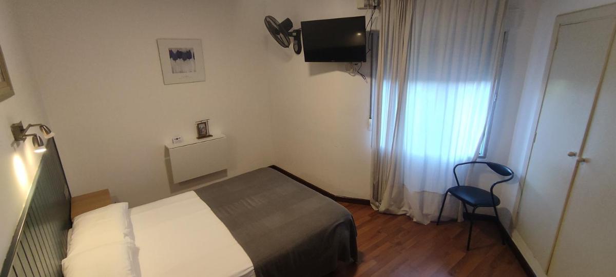 Hostal Cruce - Housity