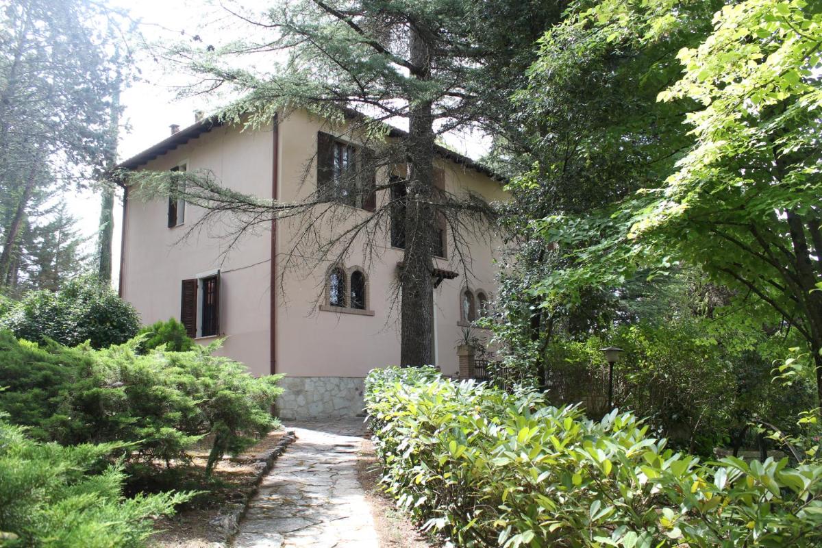 Villa Orio Lake Piediluco - Housity