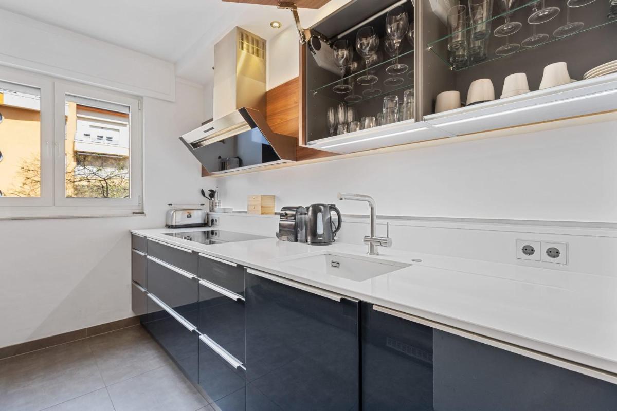 Modern Lux Apartment with Balcony in Luxembourg - Housity
