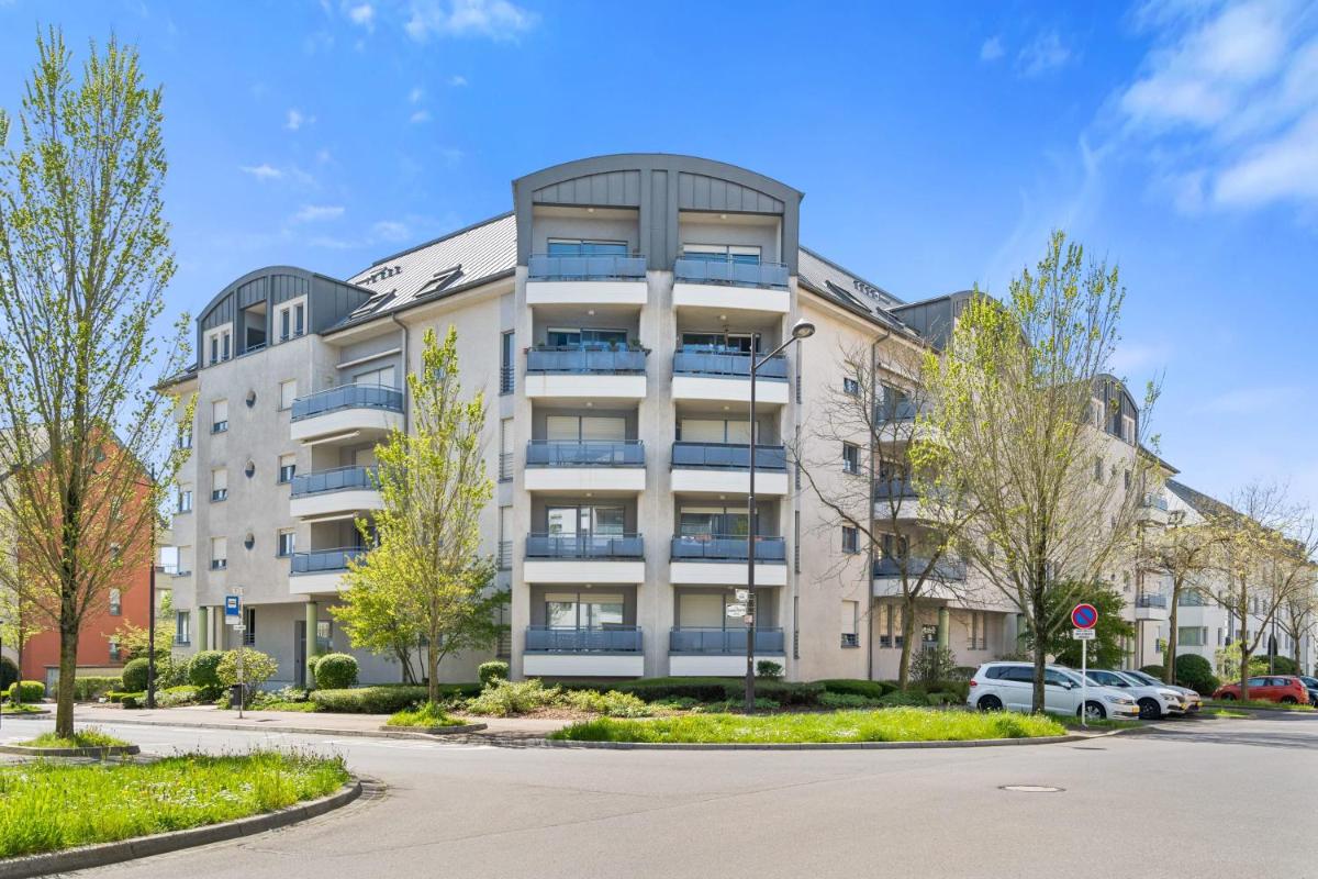 Modern Lux Apartment with Balcony in Luxembourg - Housity