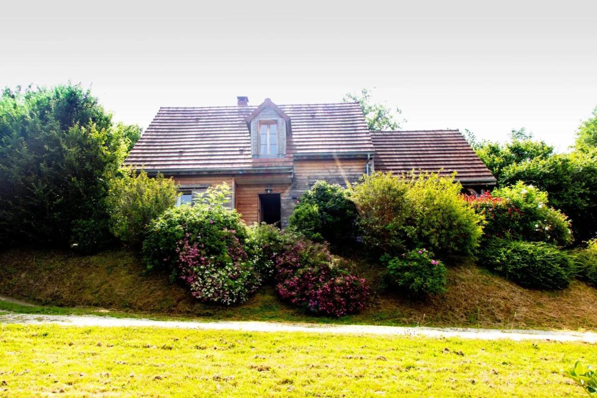 Chalet chaleureux a Marigny l'Eglise avec vue sur lac et montagne - Housity