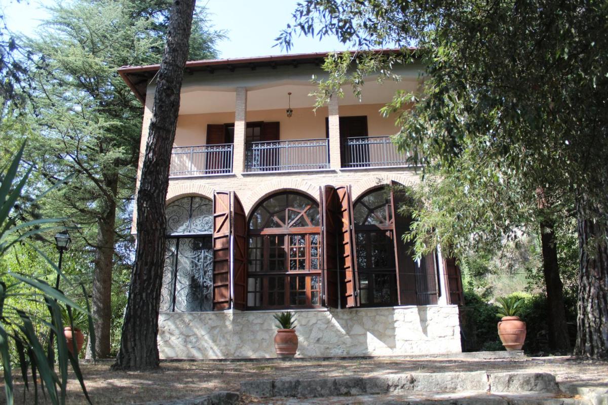 Villa Orio Lake Piediluco - Housity