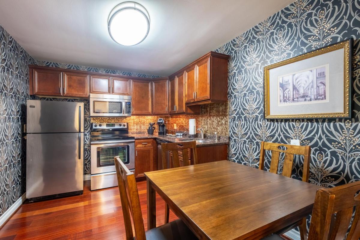 Red Coach Inn - Housity