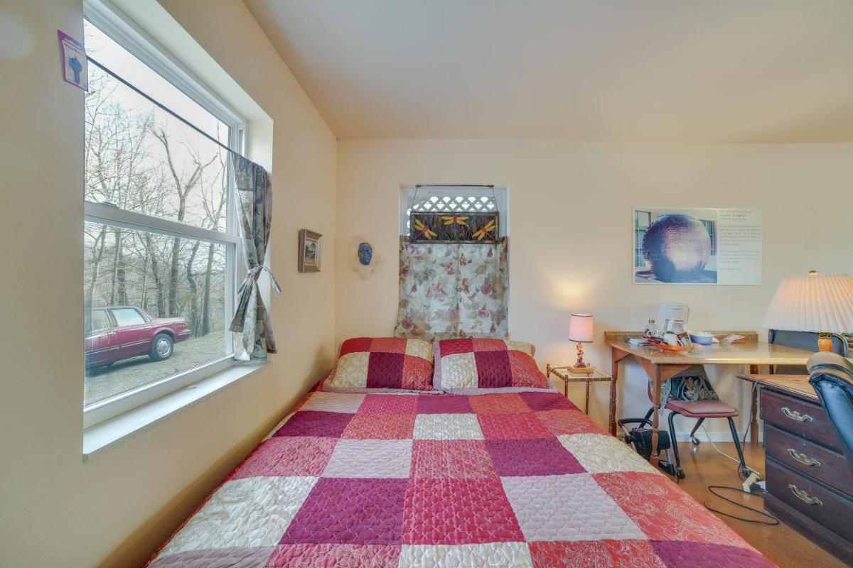 Cozy Rogers Studio Apt with Lake Access and Fire Pit! - Housity