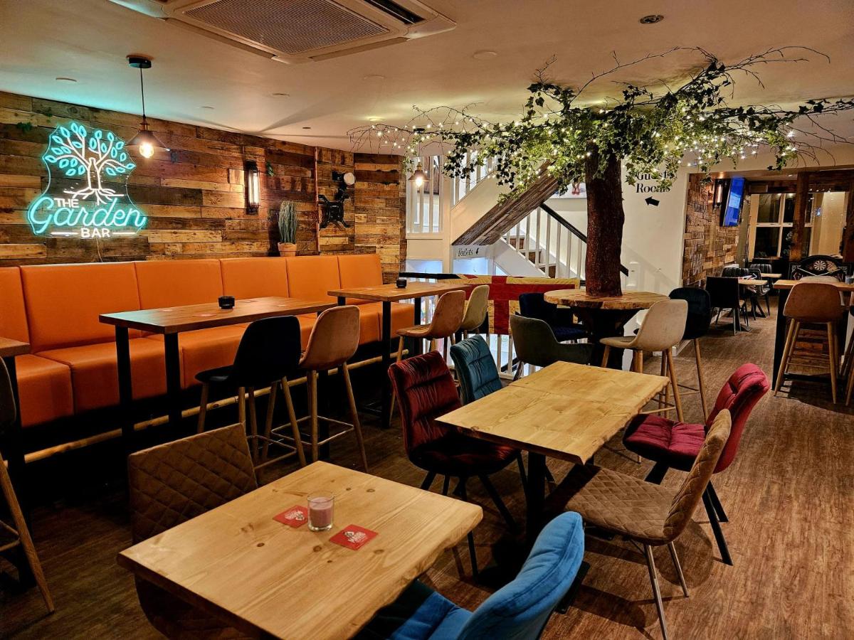 The Garden Bar Rooms - Housity