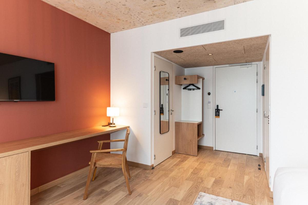 Télévision ou salle de divertissement dans l'établissement voco Beaune , Cité des Vins by IHG