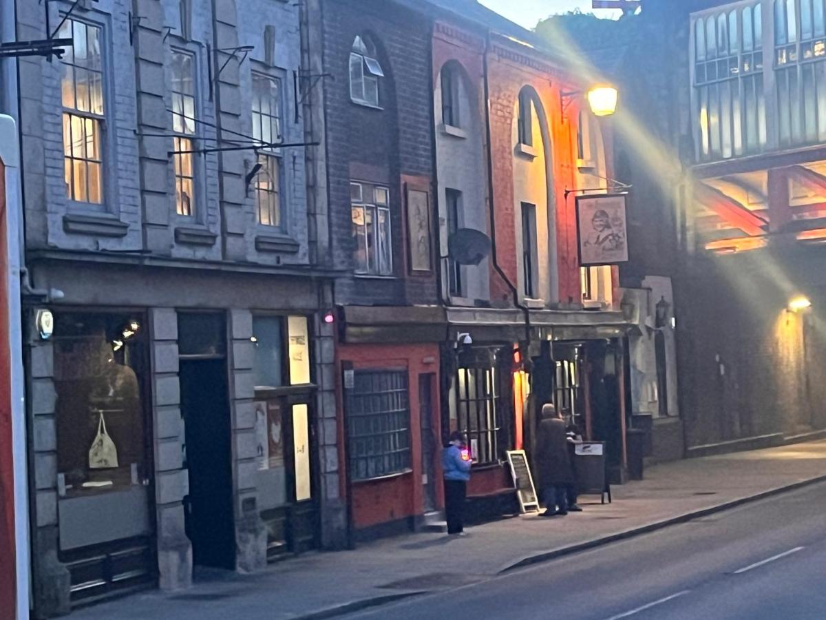 Tumbledown Hotel - Housity
