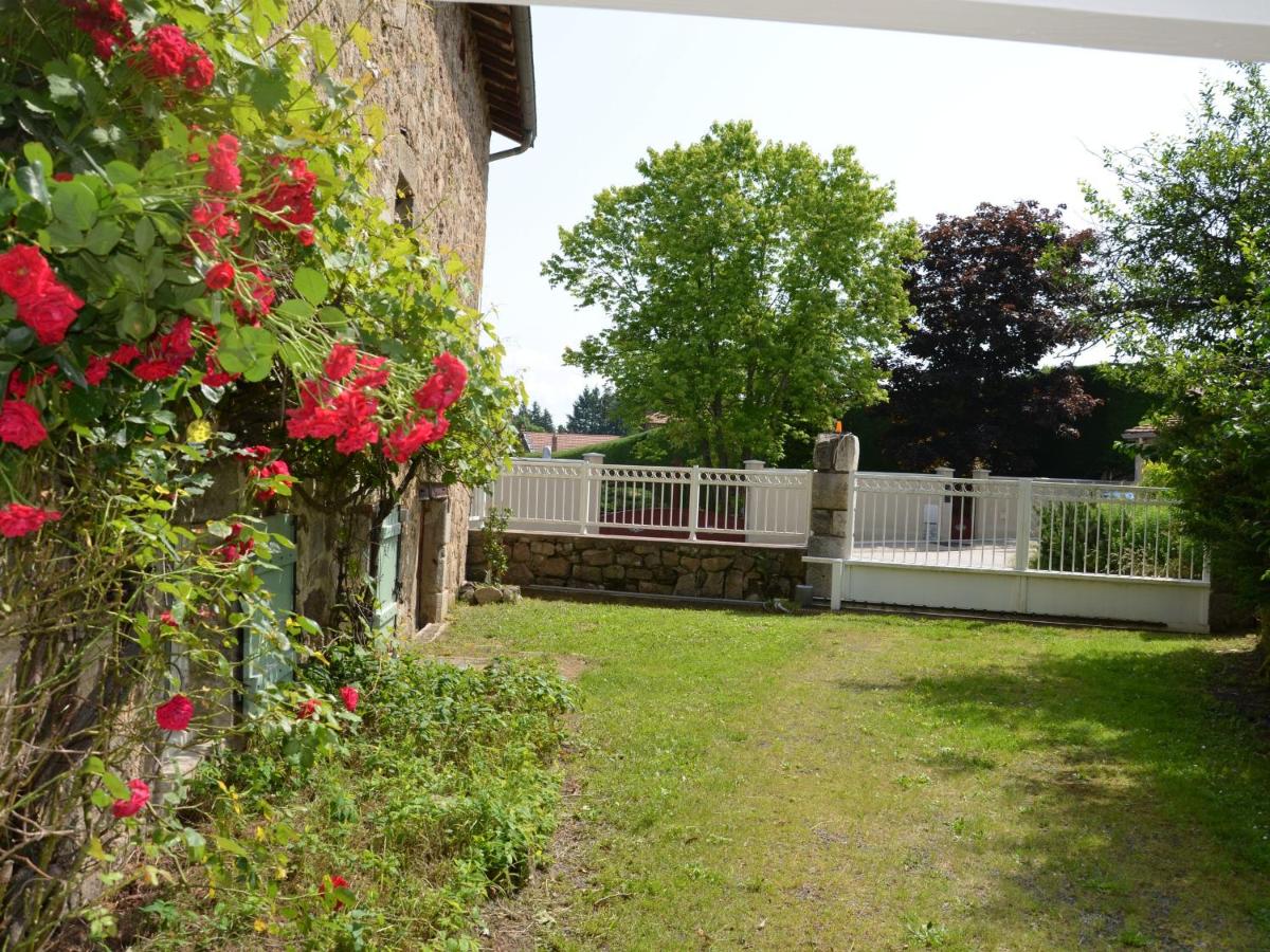 Ancienne ferme rénovée, cadre paisible, proche Lyon et St-Étienne, idéale famille et télétravail - FR-1-582-328 - Housity