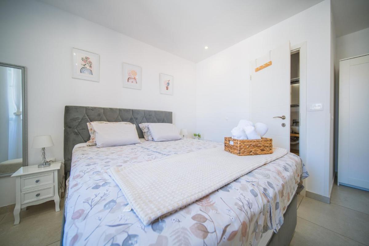 Korkyra Harbour Rooms - Housity