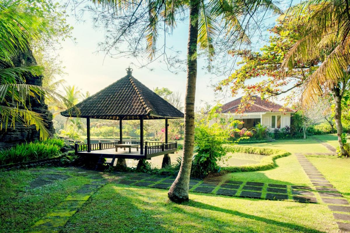 Beachside Villa Kelecung - Housity