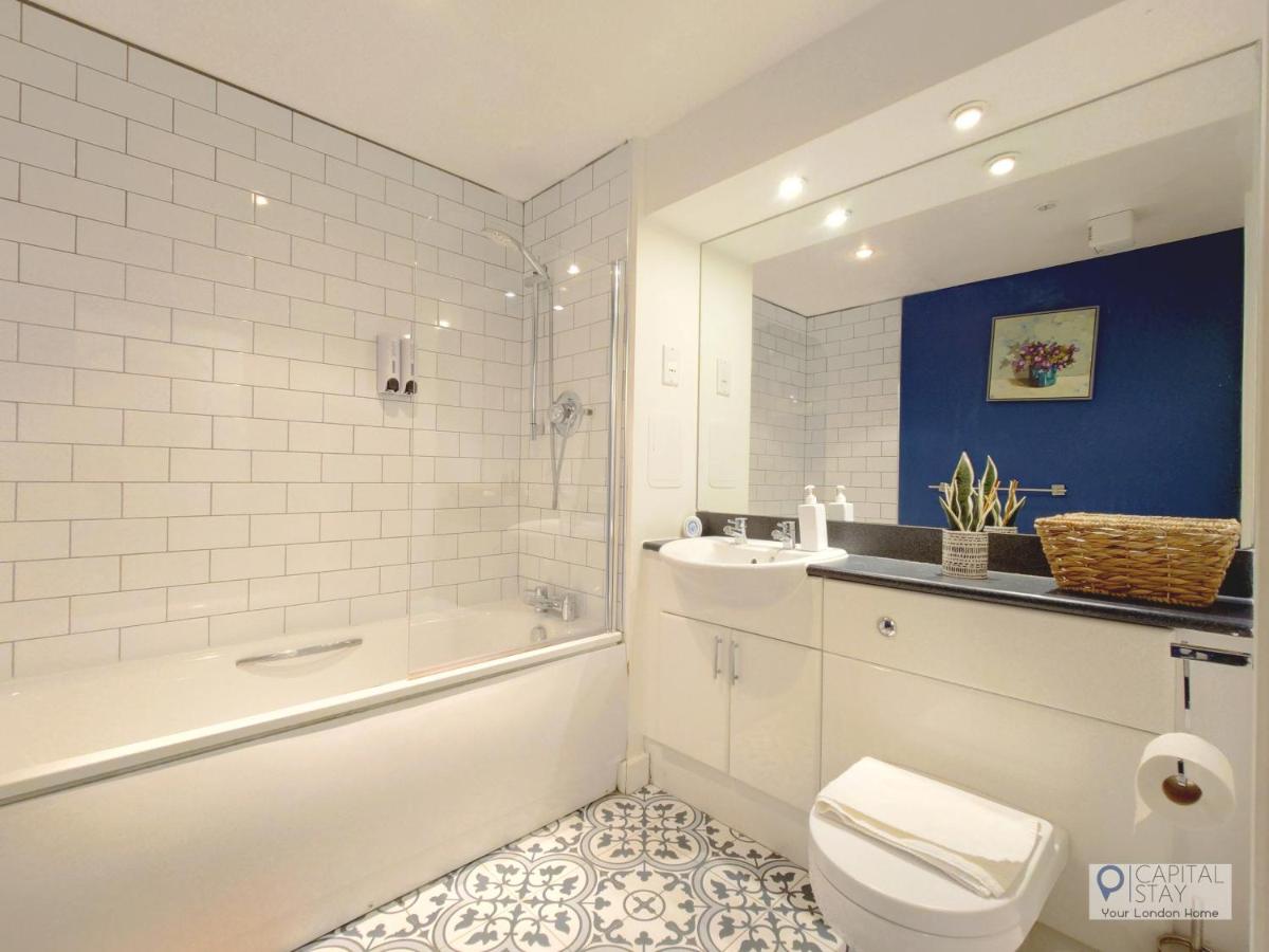 Two Bed Serviced Apartment by London Docklands - Housity