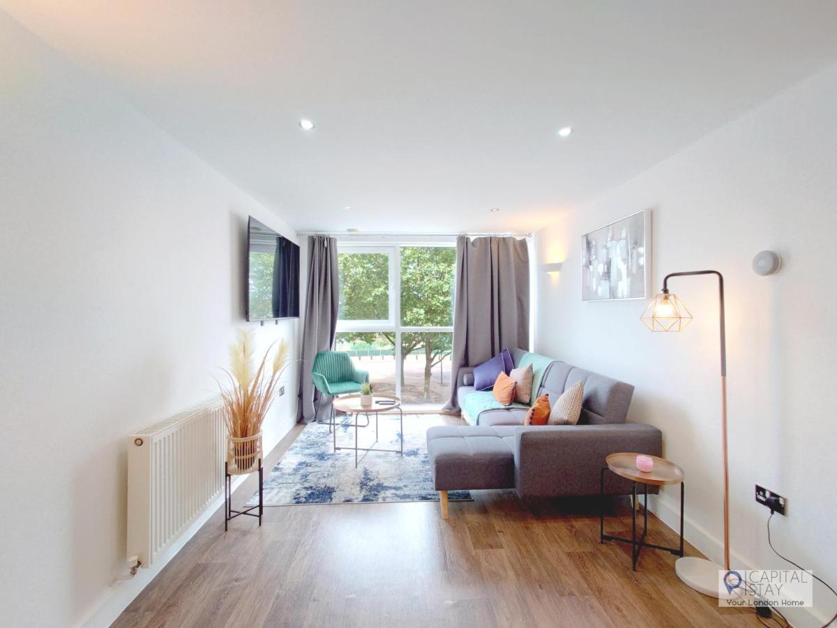 Two Bed Serviced Apartment by London Docklands - Housity