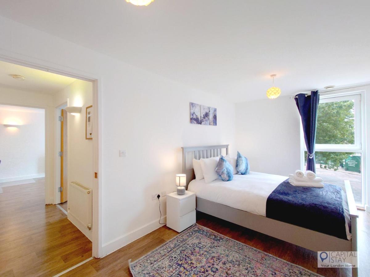 Two Bed Serviced Apartment by London Docklands - Housity
