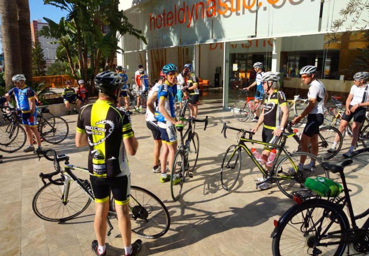 Montar en bicicleta en Hotel & SPA Dynastic o alrededores