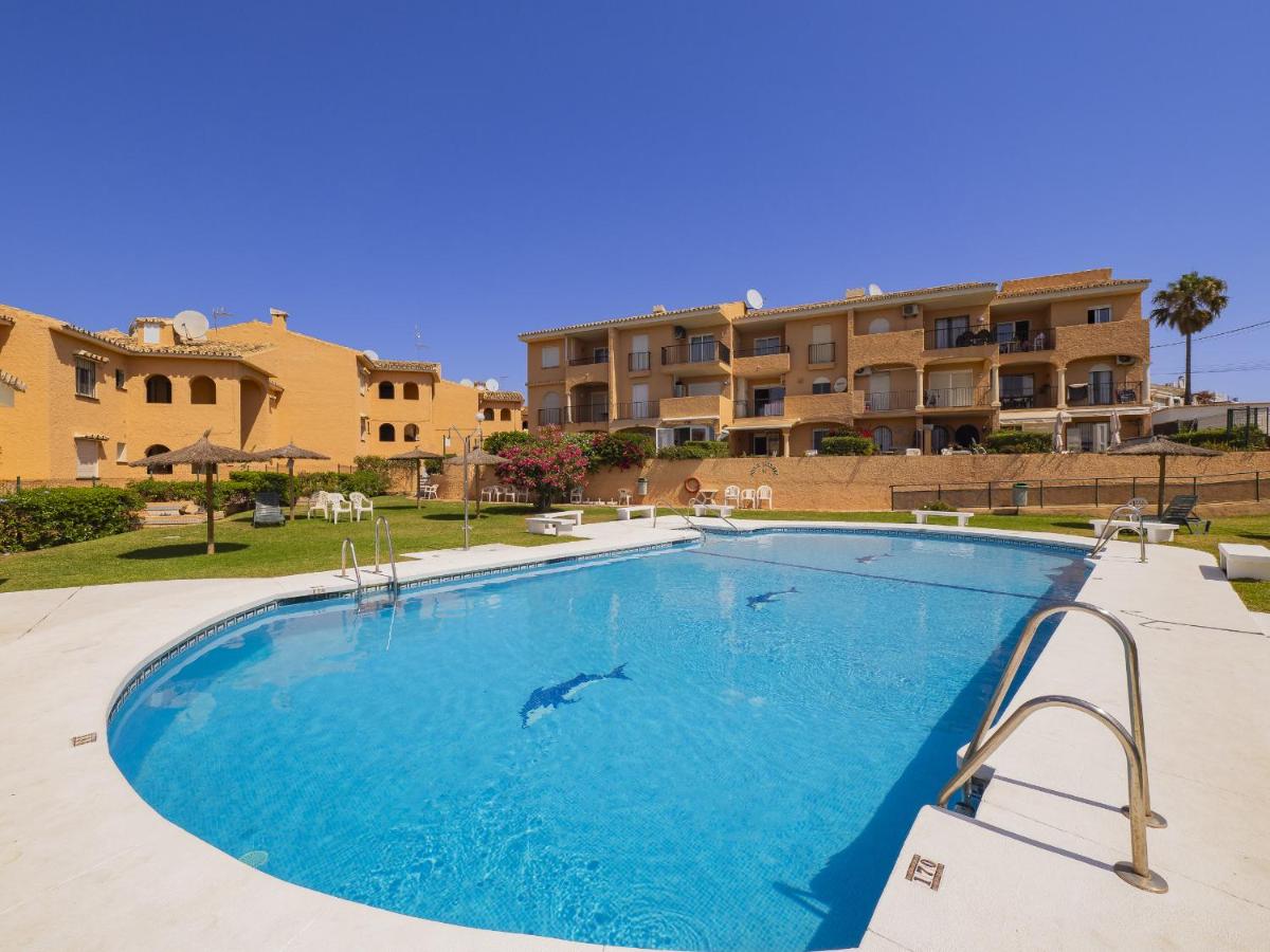 Cubo's El Faro Beach Apartment with Pool - Housity