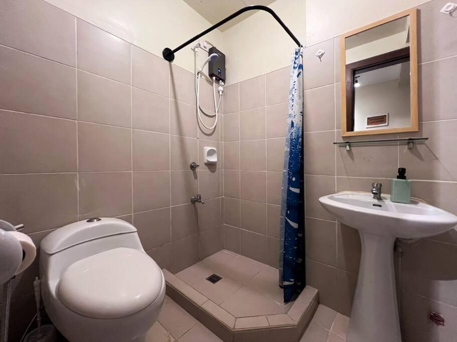Suitetrails - 1BR Condotel Ridgewood Towers Taguig City #RW11