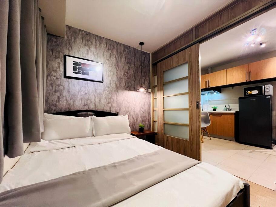 Suitetrails - 1BR Condotel Ridgewood Towers Taguig City #RW11